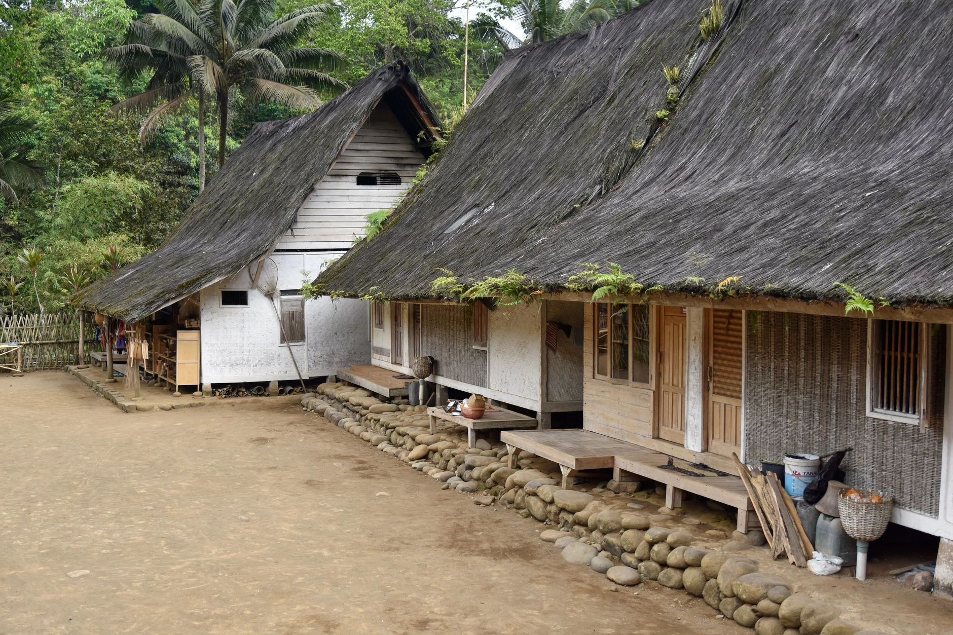 Rumah murah dengan desain minimalis, terletak di kawasan strategis, cocok untuk keluarga muda.